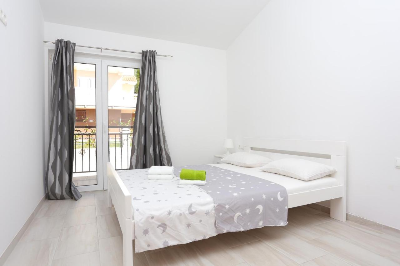 Apartments With A Parking Space Stanici, Omis - 17894 Habitación foto